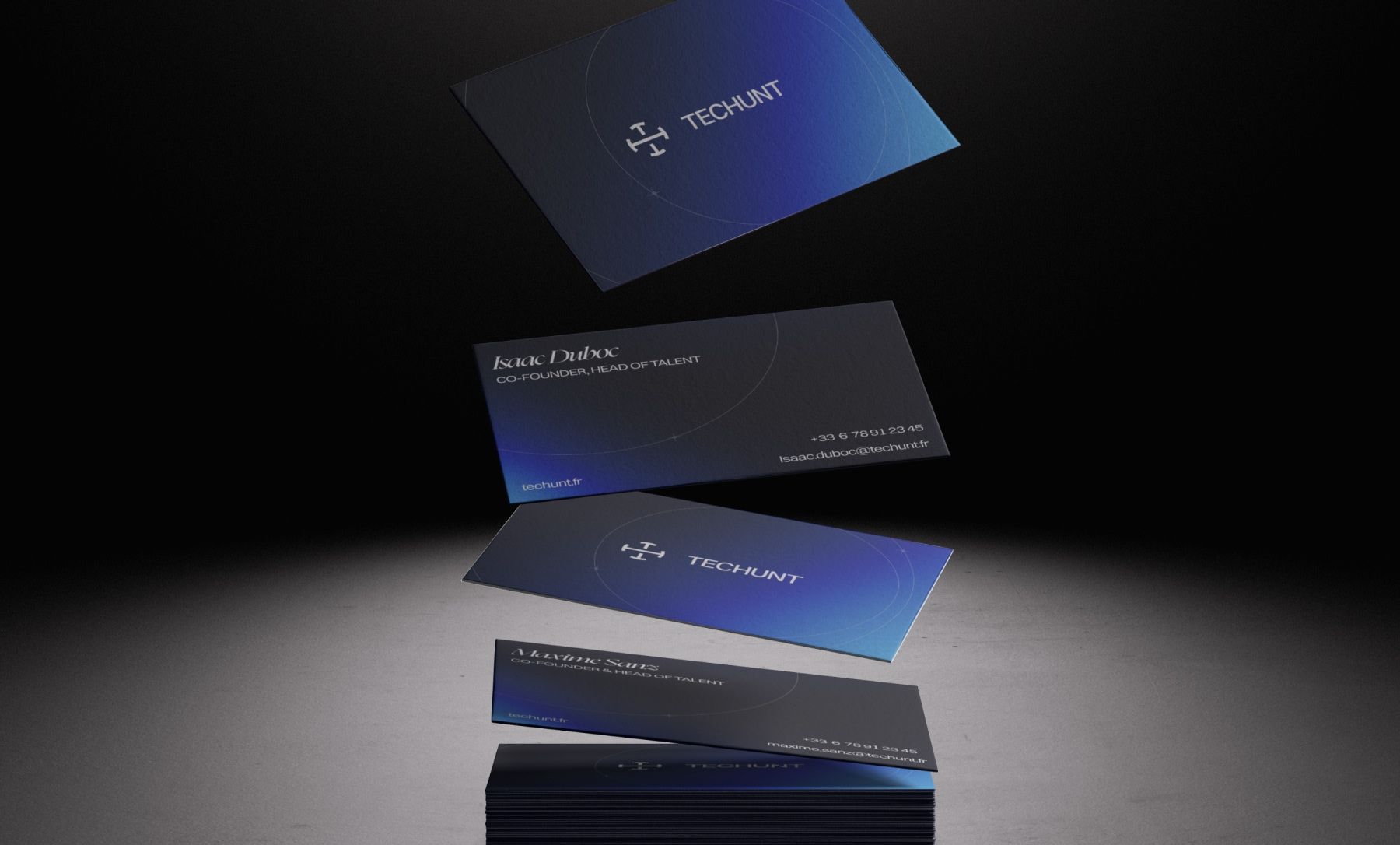 Mise en situation des cartes de visite de techunt