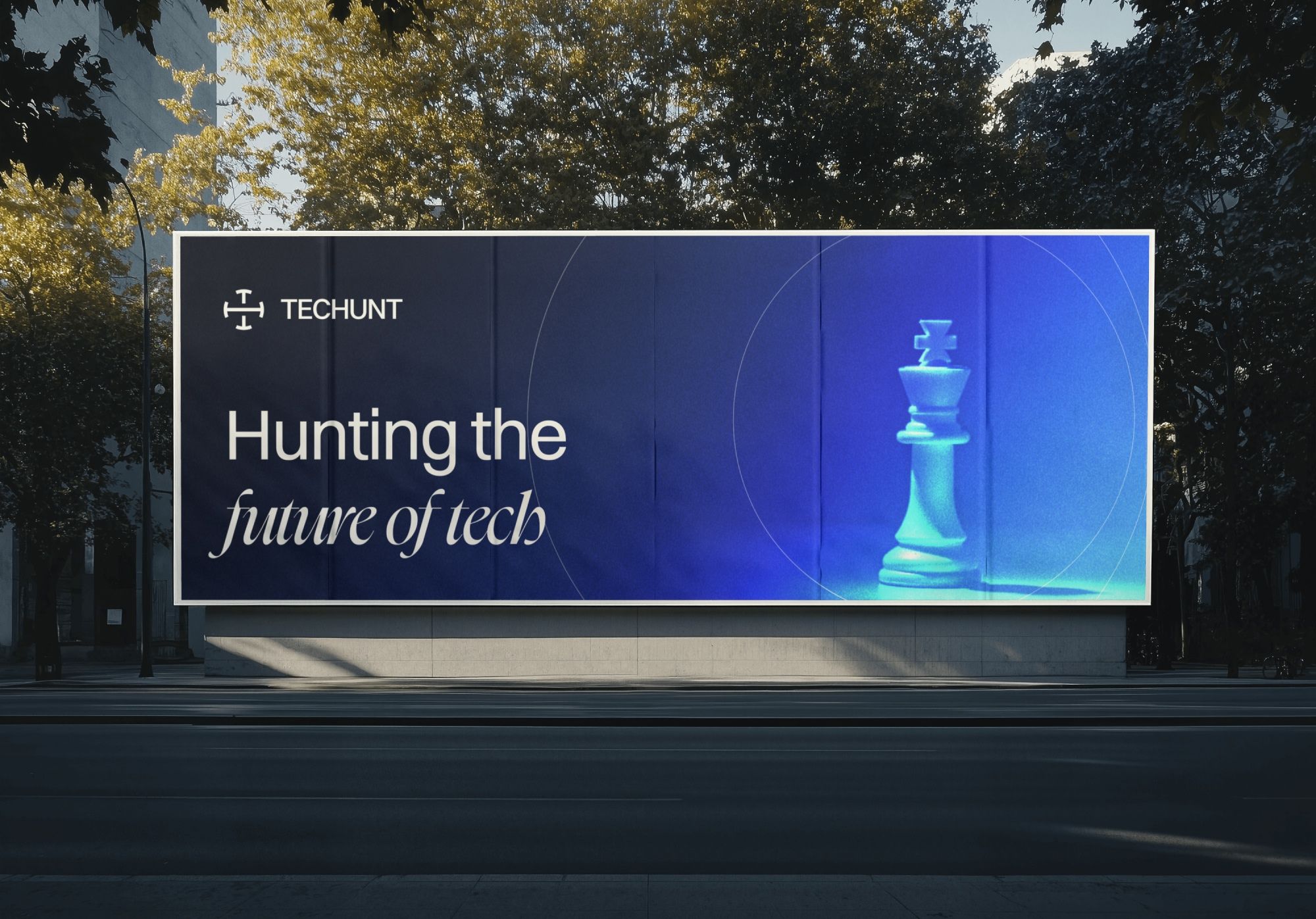 Un billboard de rue de mise en situation de la brand Techunt